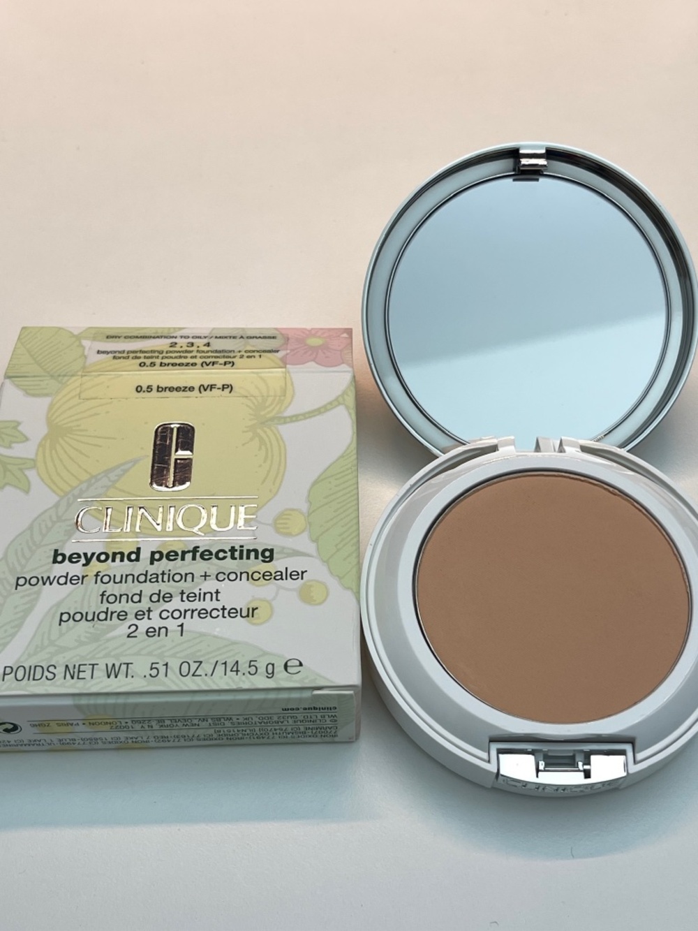 NEW Clinique Beyond Perfecting Powder Foundation + Concealer-0.5 Breeze (VF-P)